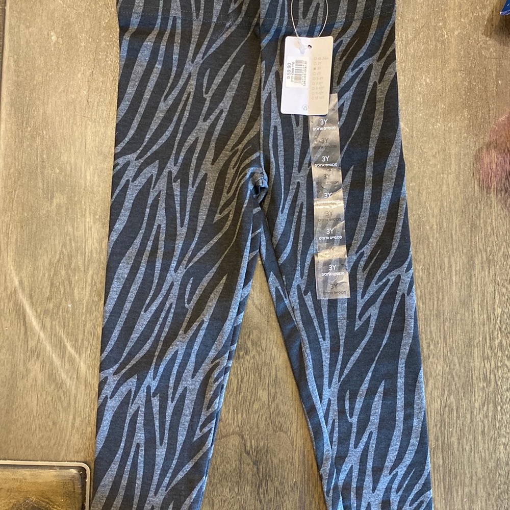 NWT Leggings Color: Light Gray/ Dark Gray Size 3T- 3/Y 95% Cotton 5% Spandex.